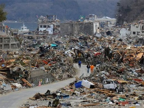 地震已致32人遇难 仍有2人失联 地震对海东造成什么影响