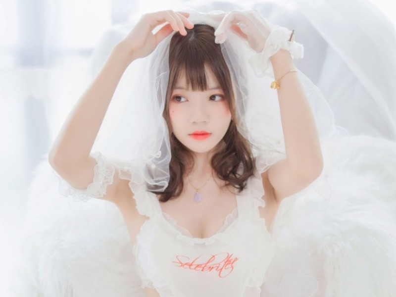 轻纱飘逸，梦幻迷离——桜桃喵《轻纱》的浪漫演绎