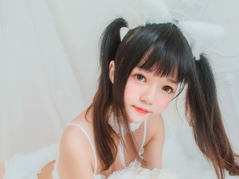 桜桃喵《白猫》——萌态十足的白色猫耳与清新气质