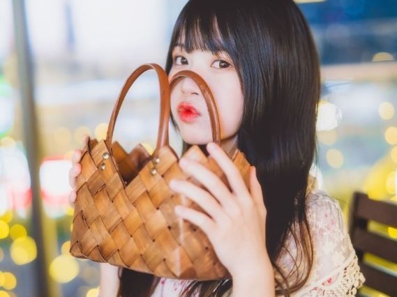 桜桃喵《小少女_小小少女》——纯净少女的梦幻时刻