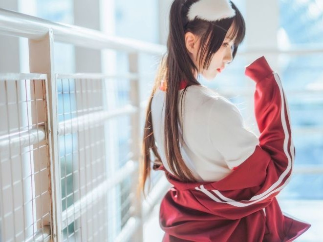 桜桃喵《红色体操服》——青春与活力的完美呈现