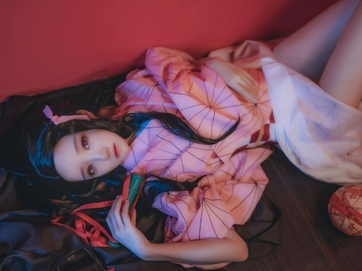 桜桃喵《灶门祢豆子》：温柔与野性的交织，梦幻般的鬼魅气息