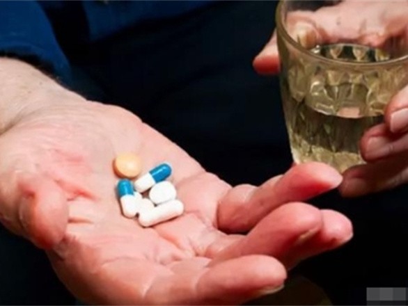 头孢配酒一点事没有系谣言 头孢遇到酒究竟会如何
