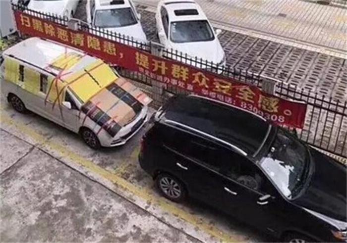 整条街的胶带都因台风卖没了 为台风天气做好准备 第3张