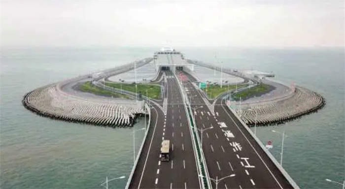 港珠澳大桥通车6个多月了 为什么司机来了就掉头走呢 第2张 港珠澳大桥通车6个多月了 为什么司机来了就掉头走呢 第2张