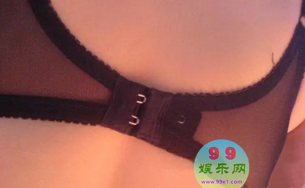 轻解罗裳的性感,如何1秒解开美女胸罩,男人必备技能! 第2张 轻解罗裳的性感,如何1秒解开美女胸罩,男人必备技能! 第2张