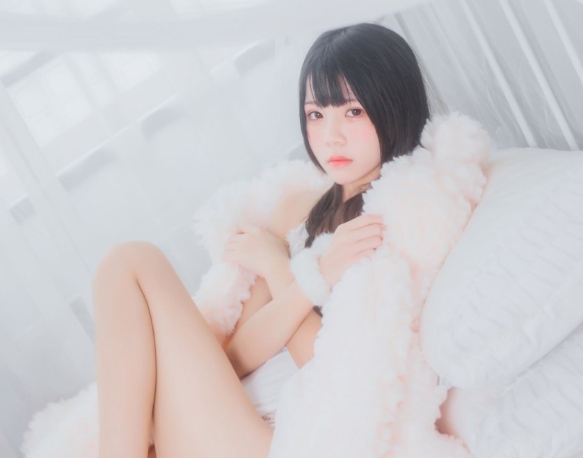 桜桃喵《冬眠系列 纯白私房》:迷人的冬季温柔 第1张 桜桃喵《冬眠系列 纯白私房》:迷人的冬季温柔 第1张