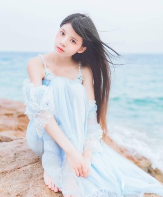 桜桃喵《冬眠 长裙》:温柔如梦的蓝色梦境 第3张 桜桃喵《冬眠 长裙》:温柔如梦的蓝色梦境 第3张