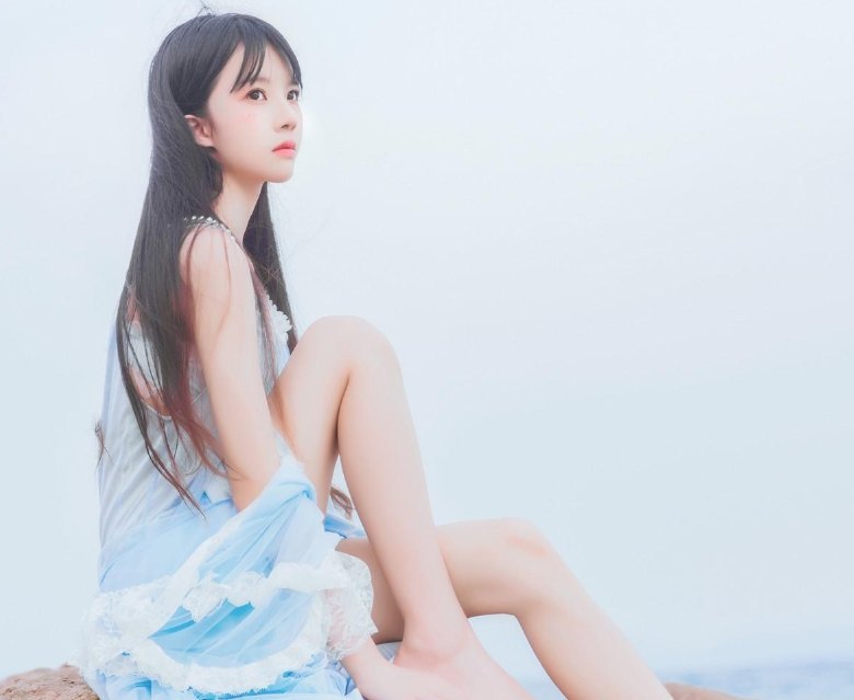 桜桃喵《冬眠 长裙》:温柔如梦的蓝色梦境 第1张 桜桃喵《冬眠 长裙》:温柔如梦的蓝色梦境 第1张