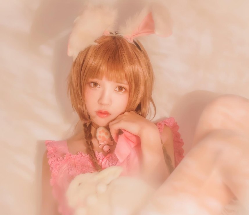 桜桃喵《冬眠兔》:在柔光中醒来的梦幻兔子 第1张 桜桃喵《冬眠兔》:在柔光中醒来的梦幻兔子 第1张