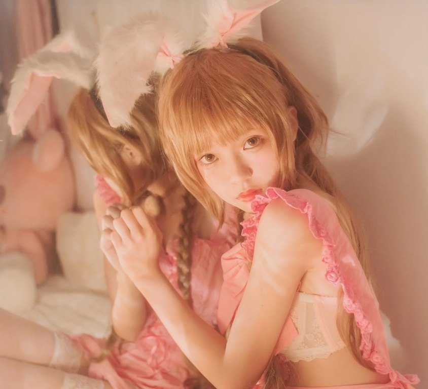 桜桃喵《冬眠兔》:在柔光中醒来的梦幻兔子 第2张 桜桃喵《冬眠兔》:在柔光中醒来的梦幻兔子 第2张