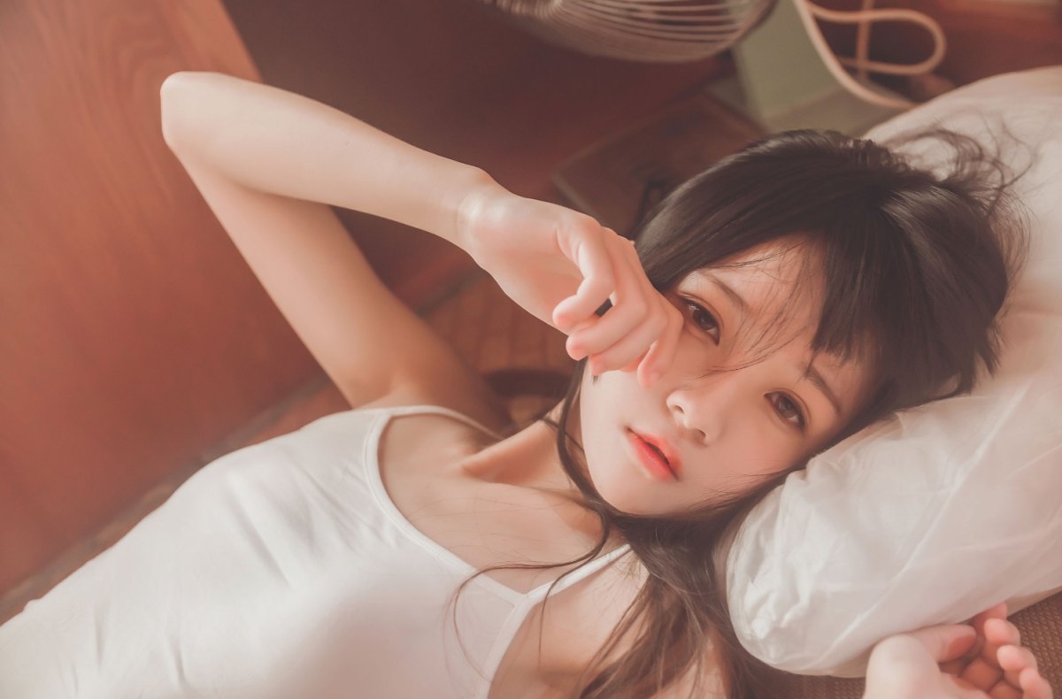 桜桃喵《小背心换水手服》——盛夏的轻盈与惬意 第3张 桜桃喵《小背心换水手服》——盛夏的轻盈与惬意 第3张