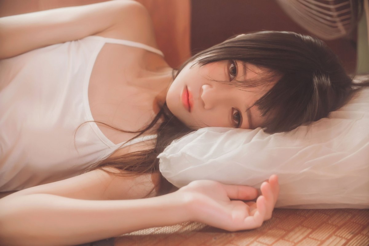 桜桃喵《小背心换水手服》——盛夏的轻盈与惬意 第2张 桜桃喵《小背心换水手服》——盛夏的轻盈与惬意 第2张