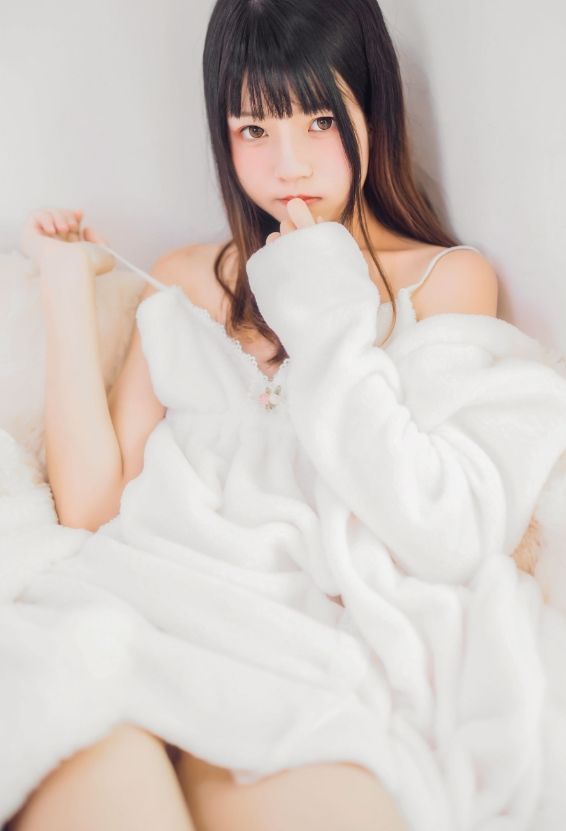 桜桃喵《冬眠》:一场温暖的沉睡 第3张 桜桃喵《冬眠》:一场温暖的沉睡 第3张